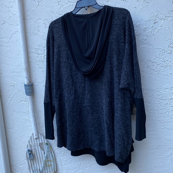 Sympli hooded grey black size 14 grey acrylic with poly black hood sweater - Picture 2 of 8